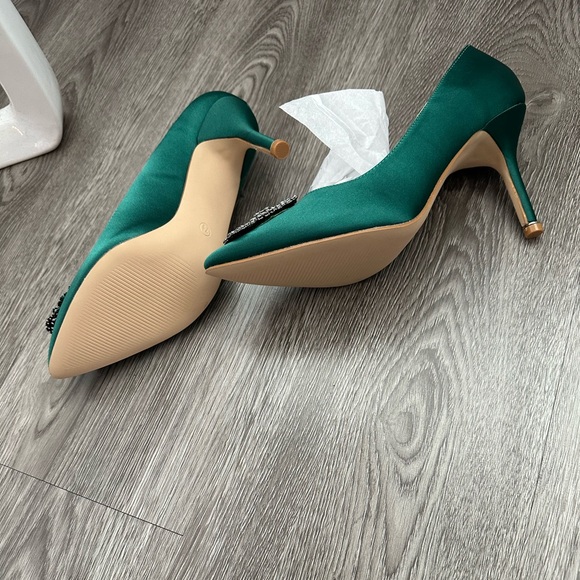 Elegant Green Women's heels with Embellished Buckle - Picture 4 of 6